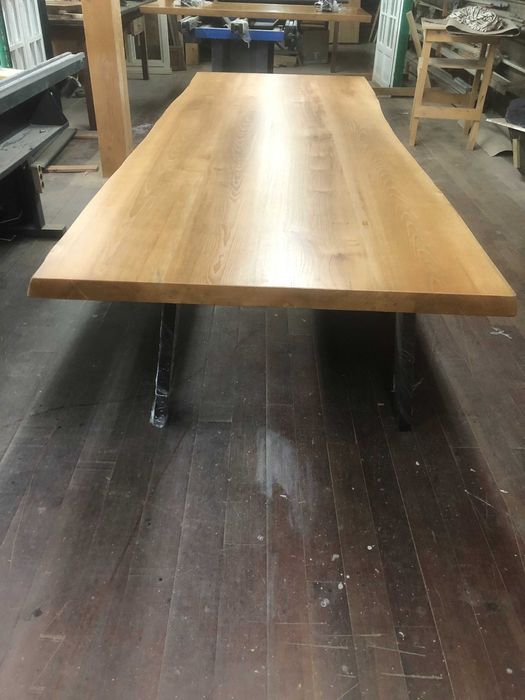 Mesa rustica em madeira de freixo