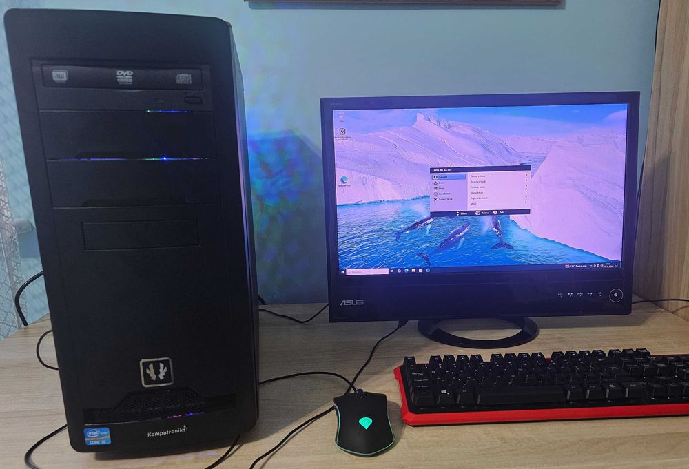 Komputer Windows 10 + monitor Asus + klawiatura + mysz
