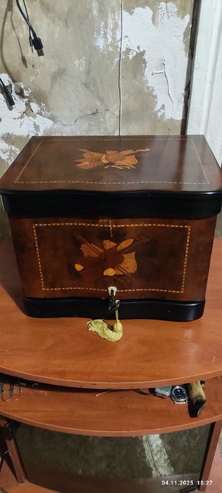 Старинный антикварный бар