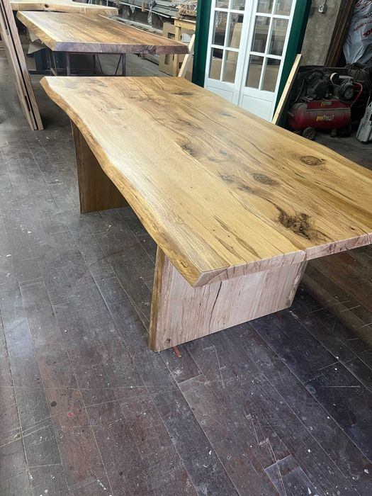 MESA EM MADEIRA MACIÇA DE CARVALHO RUSTICO