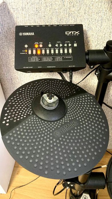 Барабанна установка Yamaha DTX452K, навушники, палички, коробка