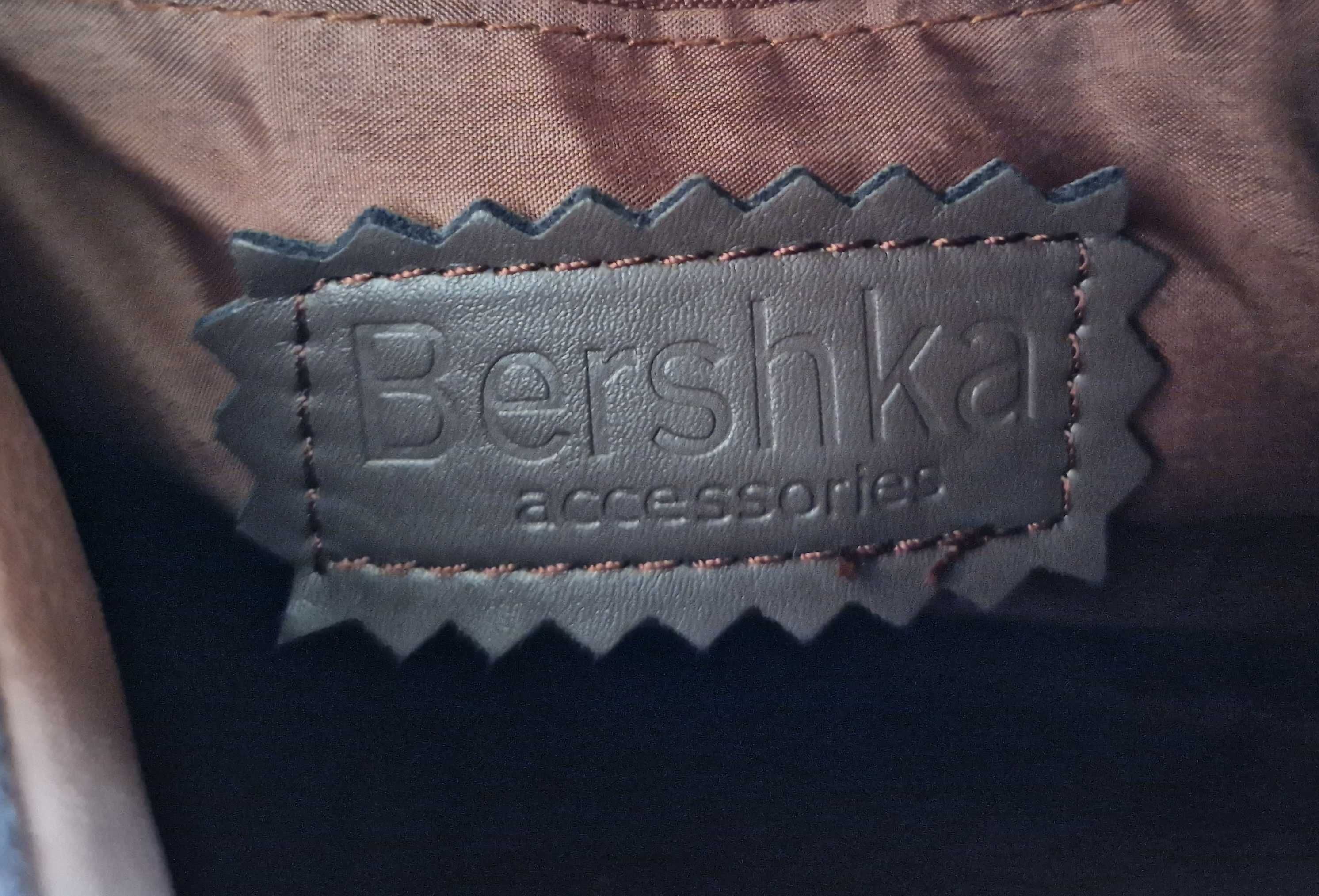 Duża torebka kuferek firmy Bershka90