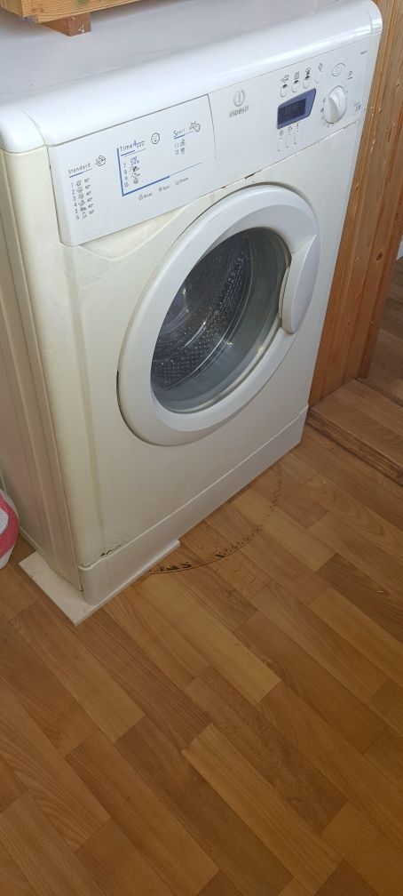 Пральна машина,стиральная машинка Indesit WIE 107