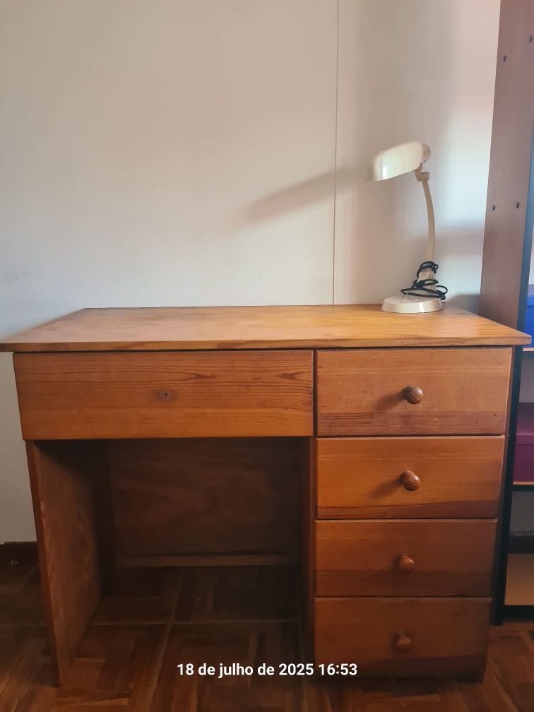 Secretarial em madeira