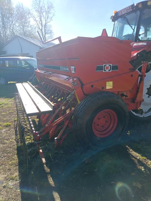 Siewnik zbożowy z podsiewaczem nawozòw