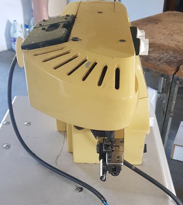 Maquina de orlar modelo com 4
