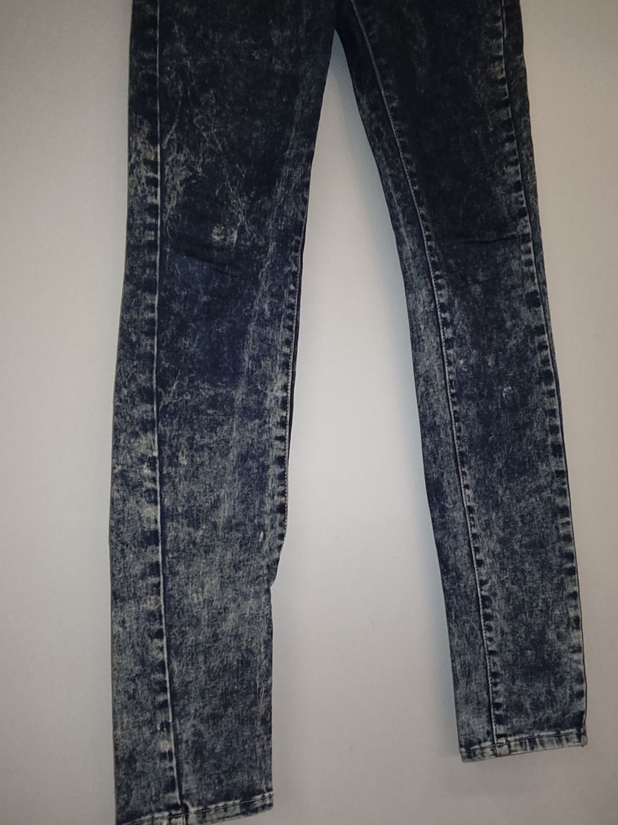 MNG Mango marmurkowe spodnie rurki jeansy r.36