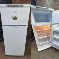 Продається Двокамерний холодильник Indesit st140