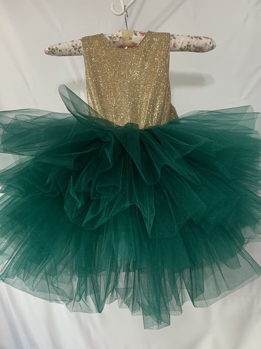 Сукня ялинка на дівчинку 5 роки зелена у садочок на свято щ бантом