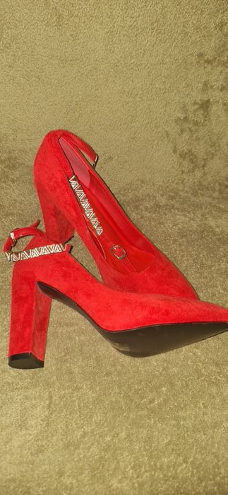 Жіночі  туфлі червоні та чорні