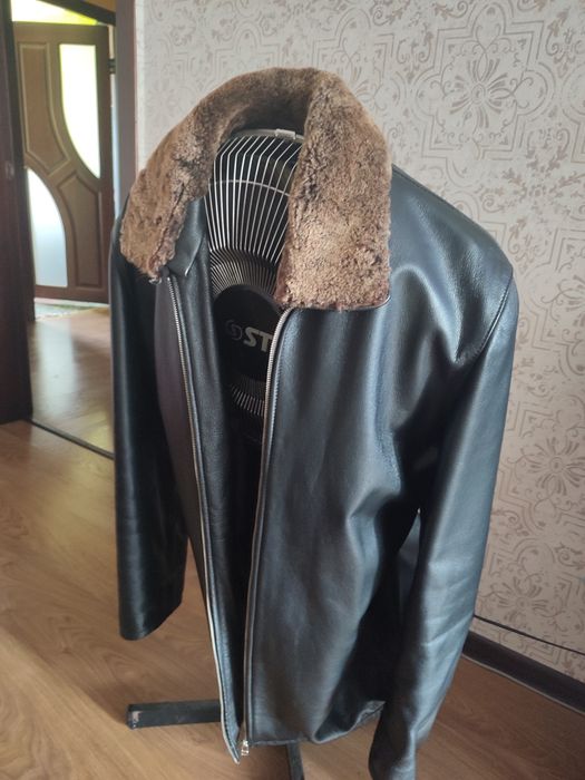Шкіряна зимова чоловіча куртка