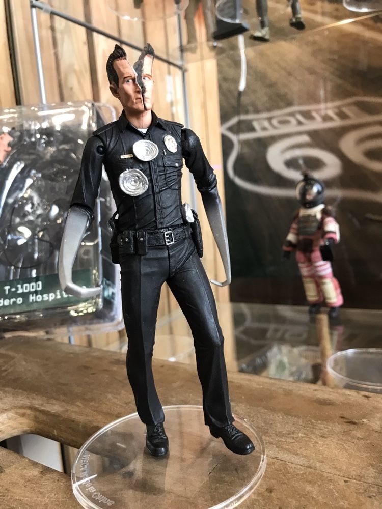 Figura Neca terminator t 1000 pescador hospital