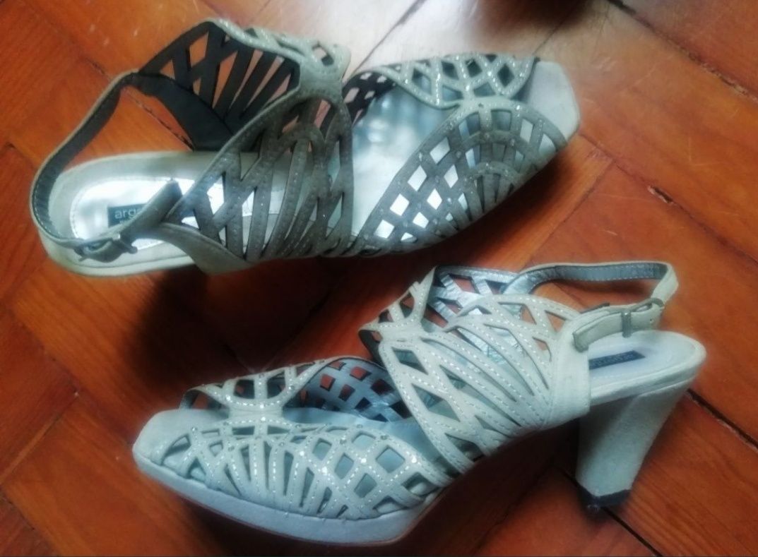 Sapatos, sandálias e botas  em couro n. 40