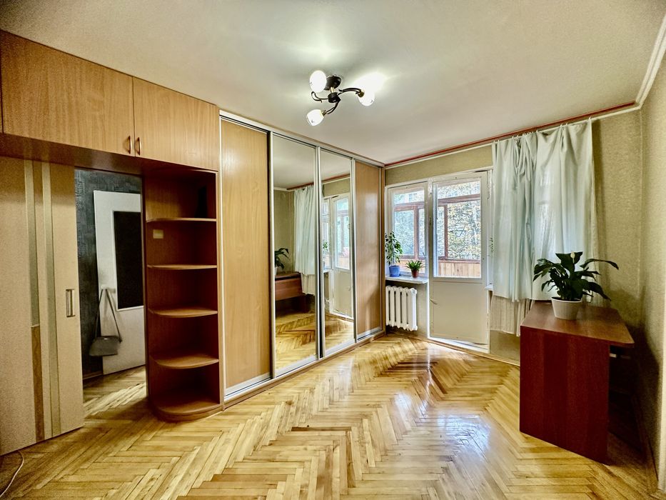 Стражеско, 7 2к квартира 3й поверх, не кутова, тепла.