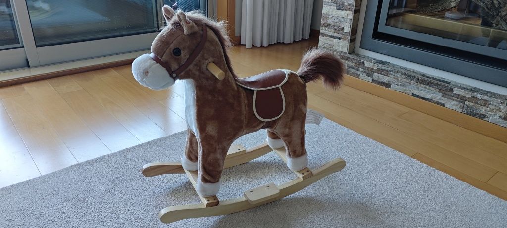 Cavalo de baloiço HomCom com sons