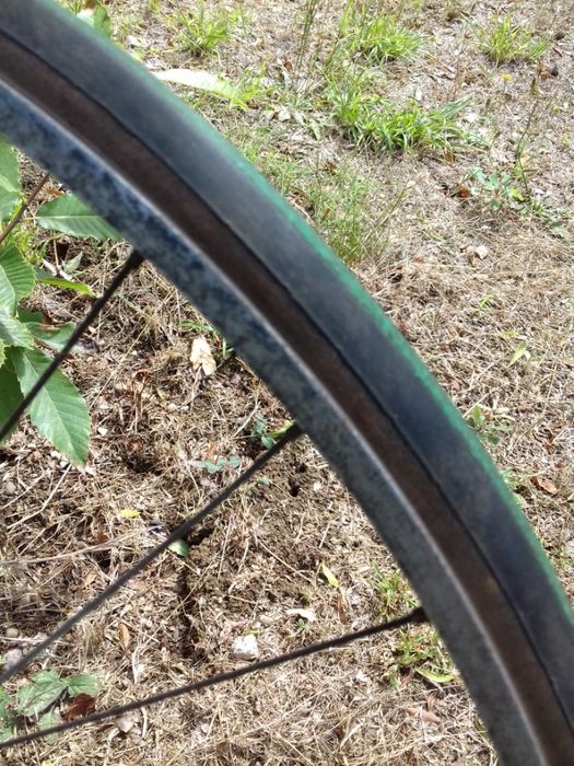 bicicleta de corrida muito antiga pneu super fino