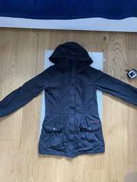 Czarna parka Reserved 38