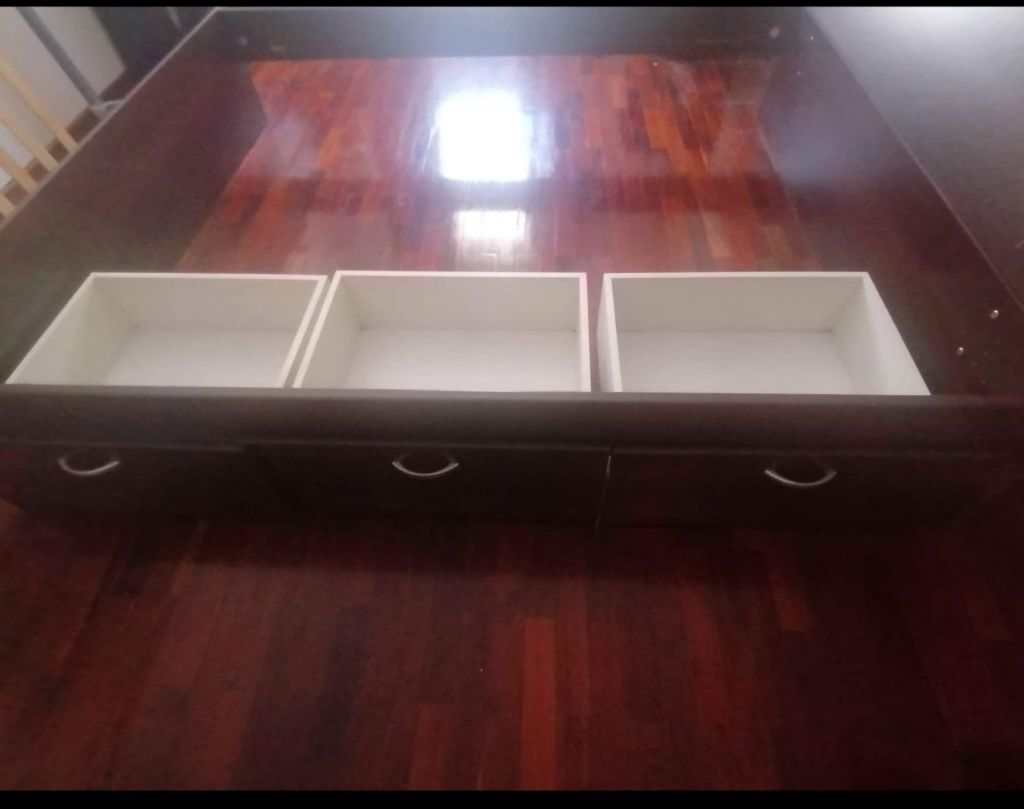 Vendo cama com gavetas mas sem colchao