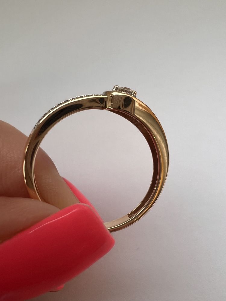Достойное золотое кольцо с бриллиантами р17 красное золото 585 проба