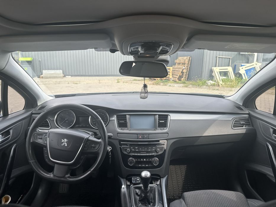 Peugeot 508 SW 2011