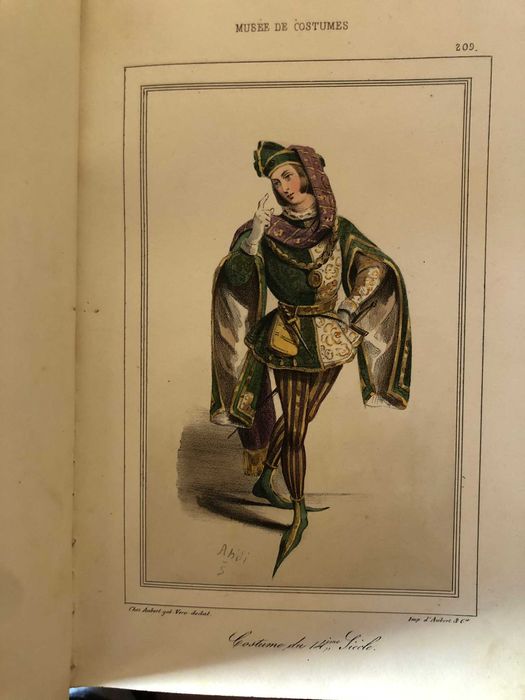 Musée de Costumes. Paris. Ancienne Maison Aubert (1850).