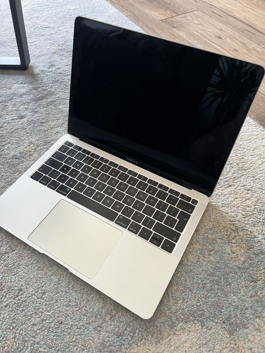 Macbook air 13 a1932 stan bardzo dobry