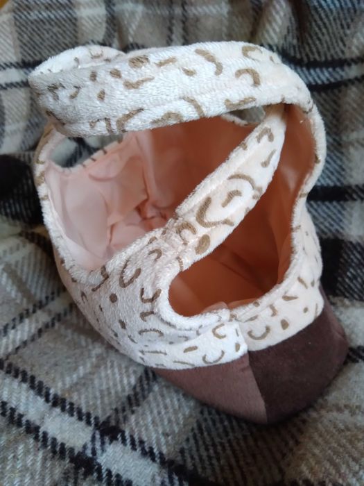 Песик (мопс) у сумочці