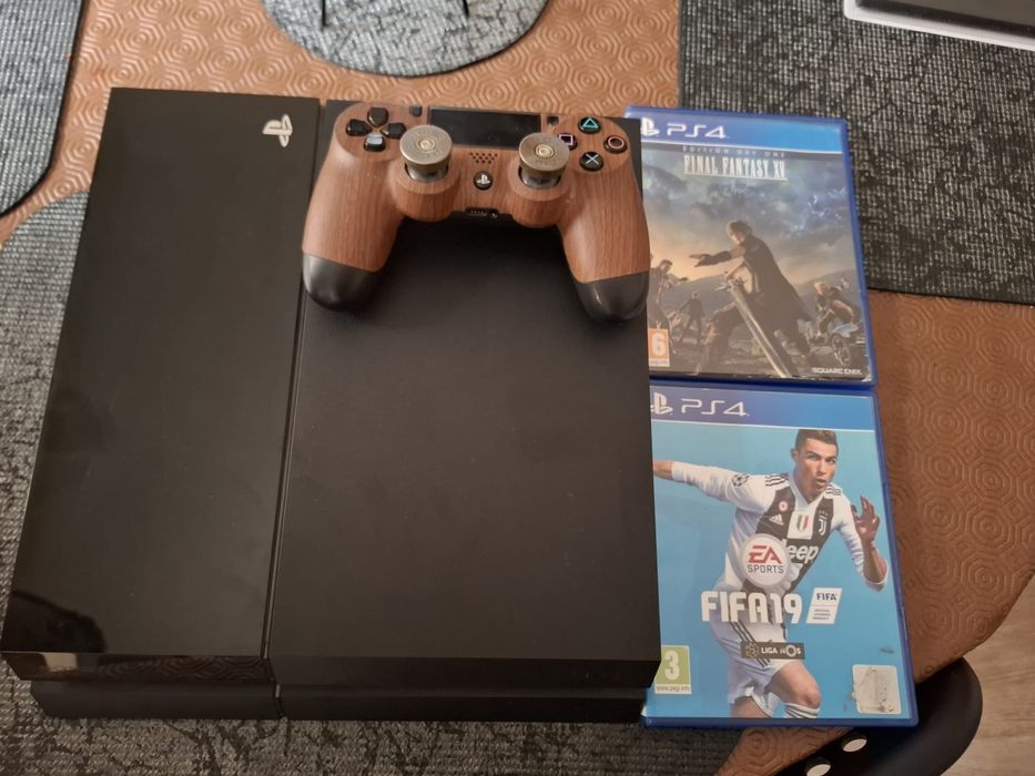 Consola Playstation 4 com comando personalizado