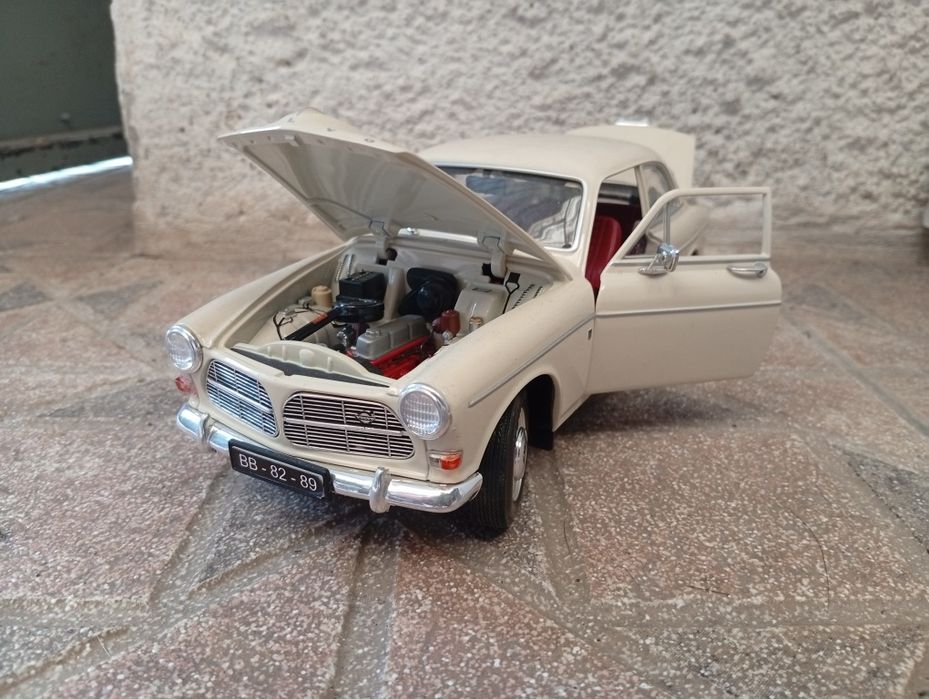 1/18 miniatura Volvo 121 Amazon