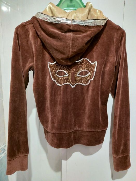 Женский костюм, стильный, качественный.Размер М.
Модный, качественный