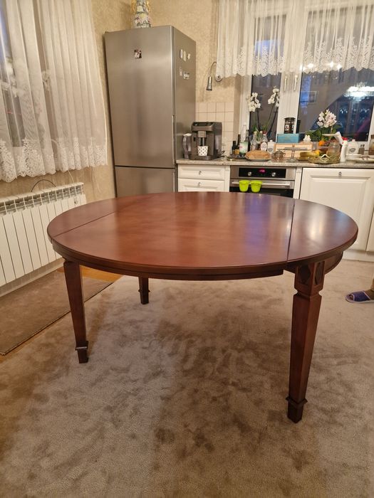 Stół drewniany rozkładany.