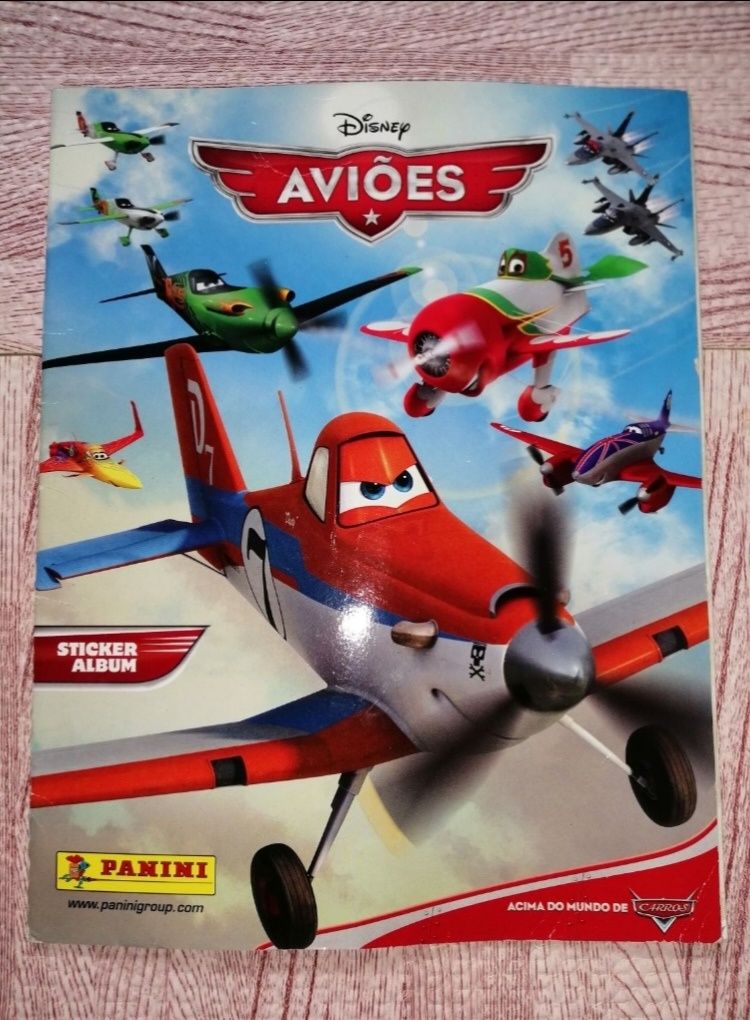 cadernetas cromos/vários preços/Angry Birds/Aviões/Invizimals/Futebol