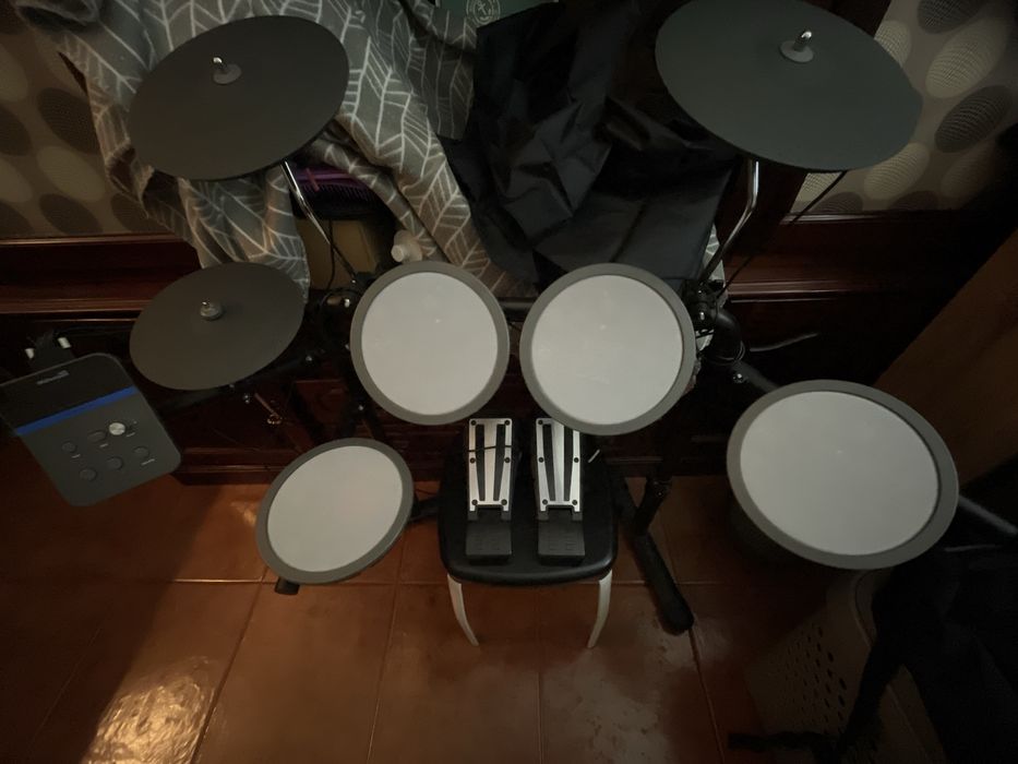 Millenium Rookie E-Drum Set/Basicamente novo apenas usado menos 1 mes