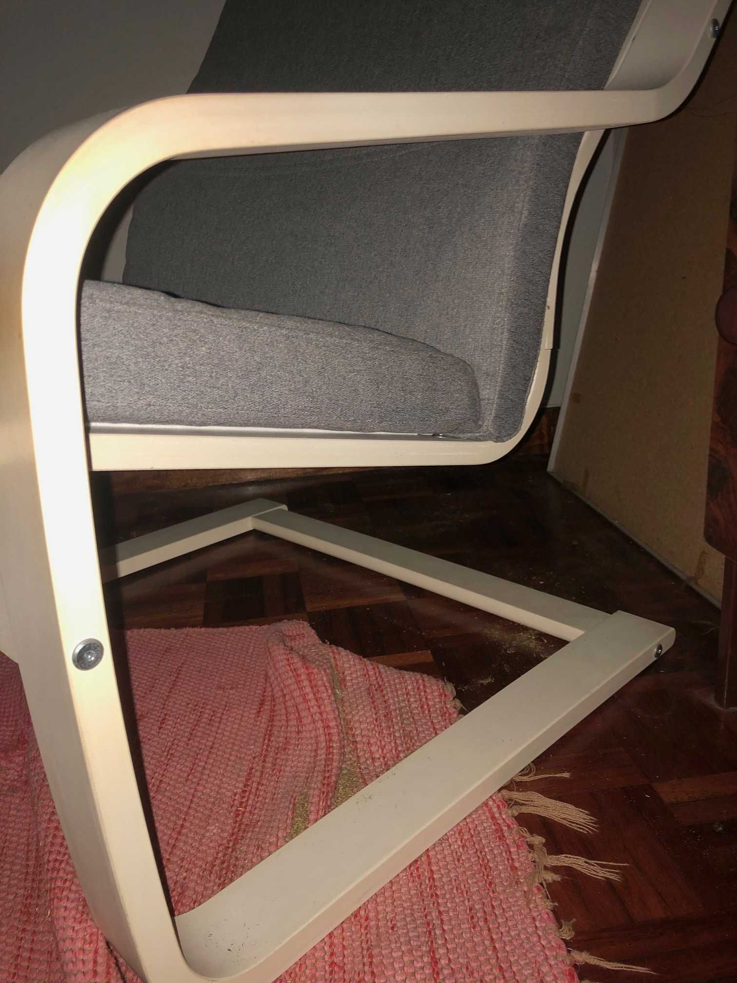 Cadeirão IKEA, modelo APPLARO madeira maleável, confortável e moderno
