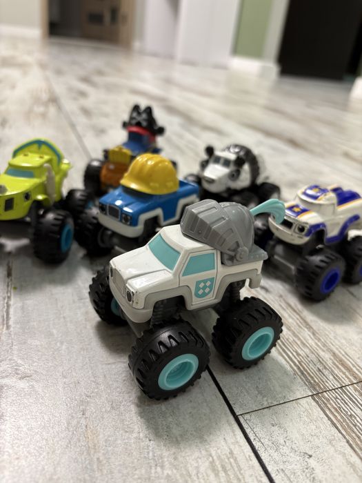 Чудо машинки від Matell Fisher price металеві