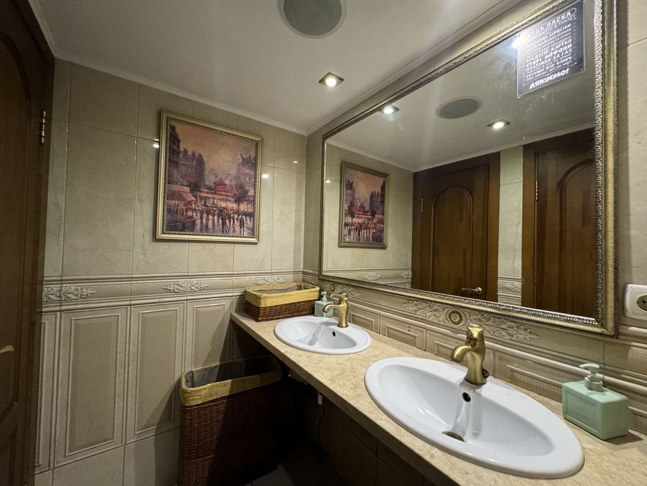 ФАСАД-(320,3 м²)Продаж комерційного приміщення вул.Саксаганського 129