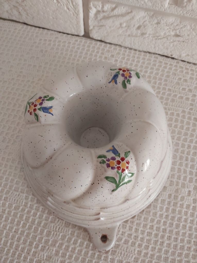 Ceramiczna forma do babki.