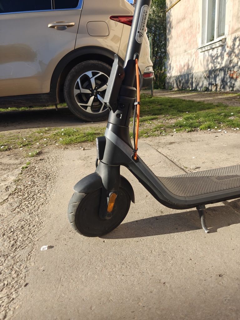 Продам електросамокат Ninebot KickScooter E2