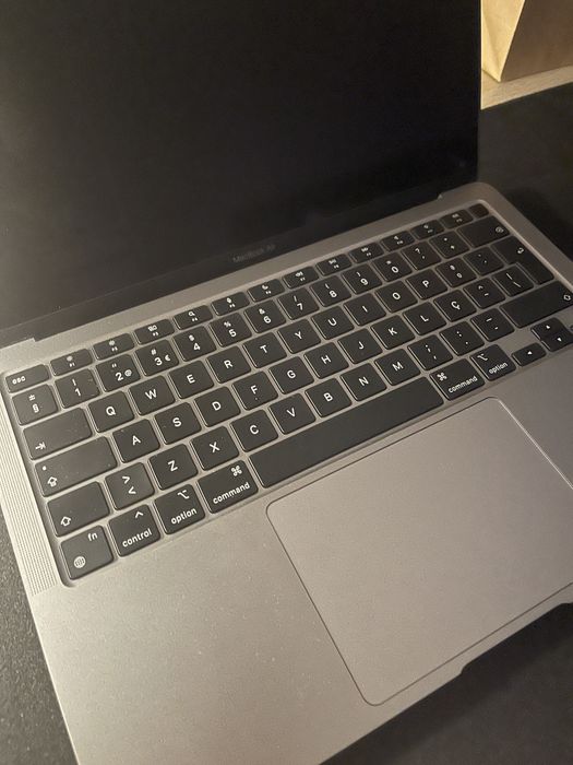 MacBook Air M1 16GB/256GB