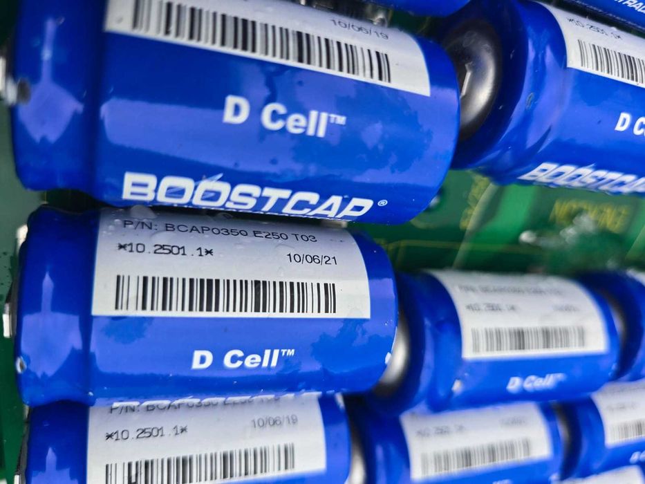 суперконденсаторы (ионисторы ) 2,7 В 350 Ф не БУ по 75 грн/шт