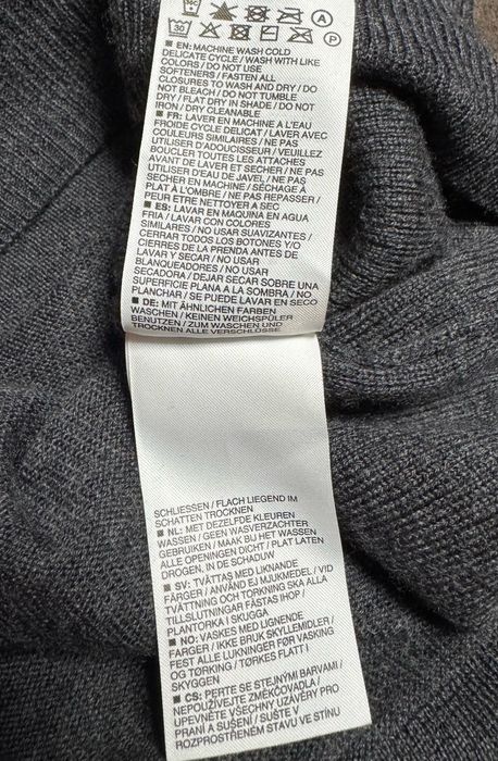 Тонкий шерстяной свитер Icebreaker.