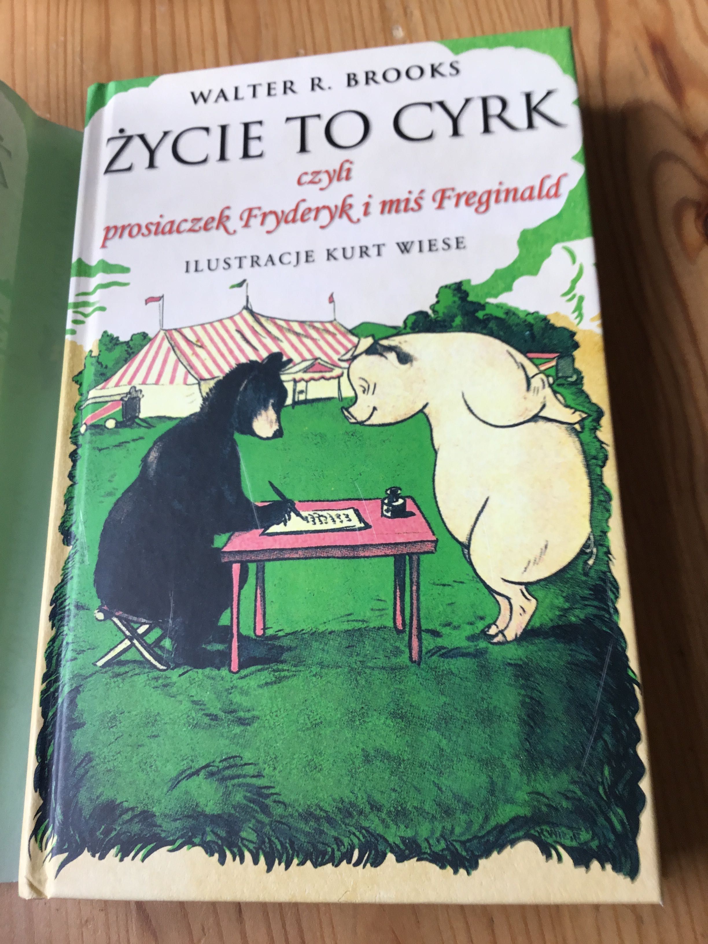 Walter R. Brooks: Życie to cyrk