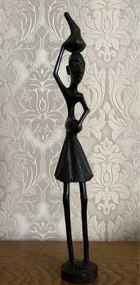 Статуэтка африканской девушки  из черного дерева.
