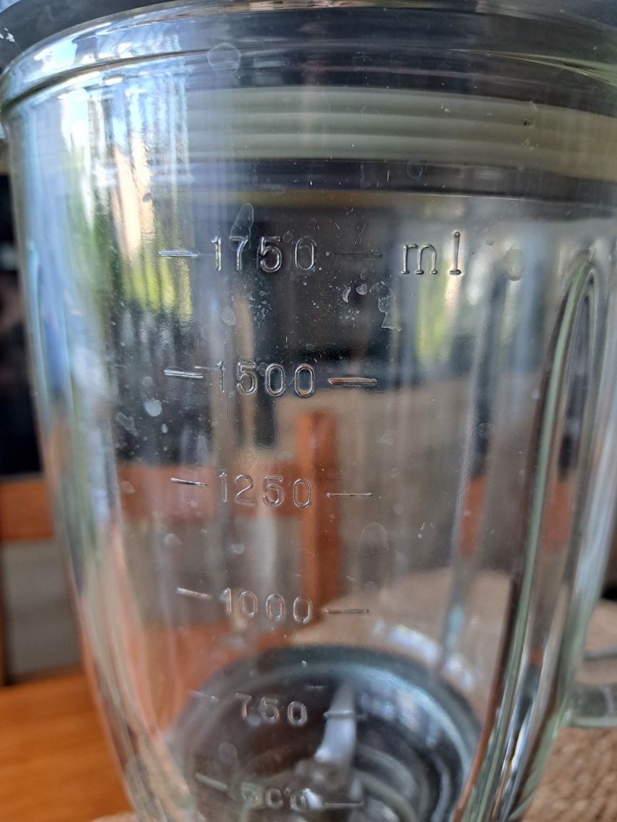 Blender szklany kielich 700w Girmi