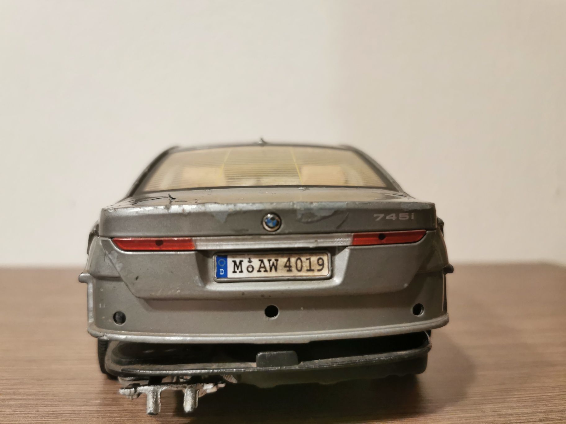 BMW 745i model Motor Max 1:18 kiepski stan