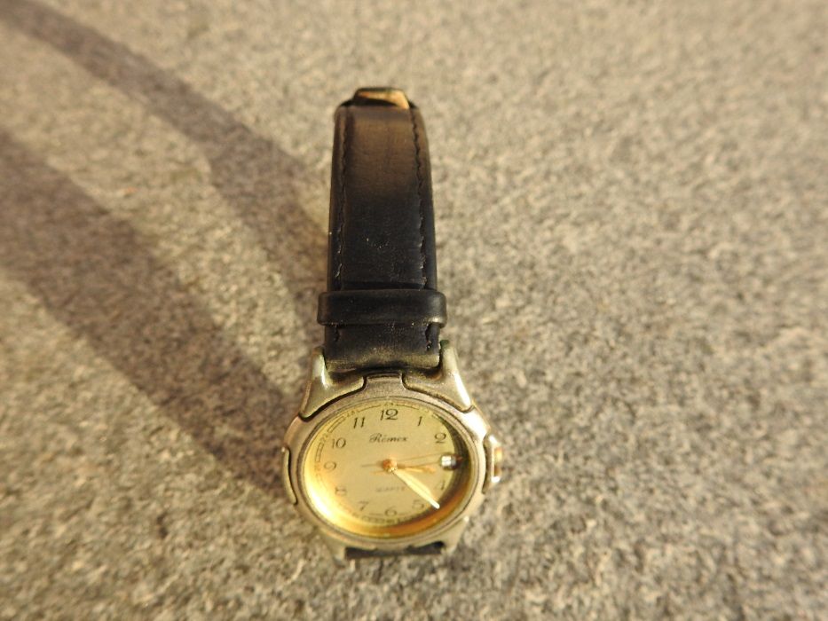 Zegarek męski marki Romex z datownikiem i czarnym skórzanym paskiem