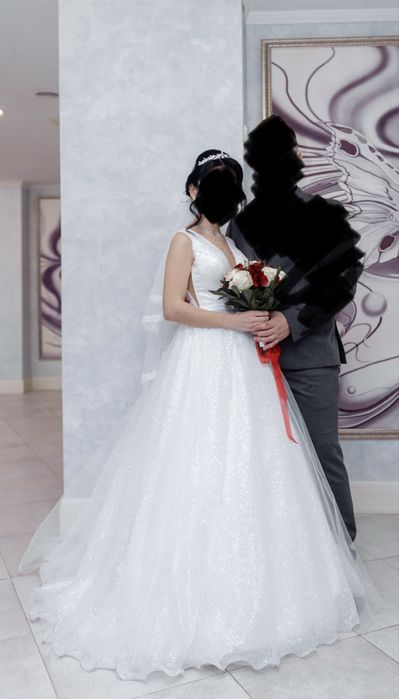 Весільна сукня блискуча