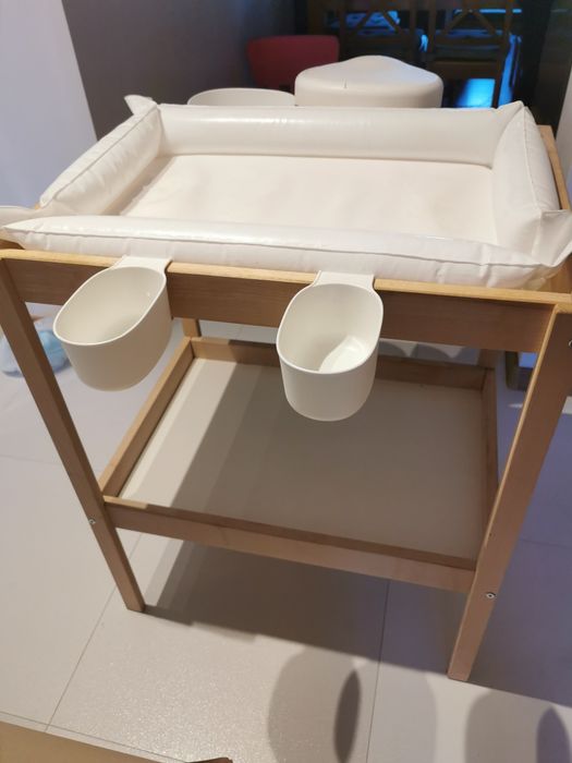Przewijak Ikea z koszem i akcesoriami SNIGLAR
Stół do przewijania, buk
