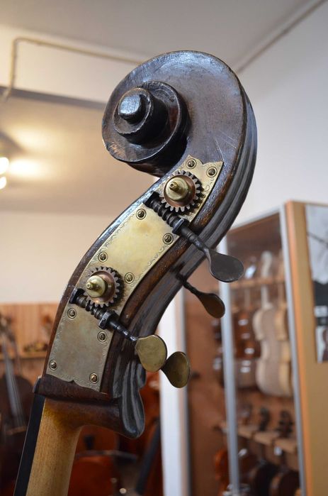 contrabaixo antigo alemão