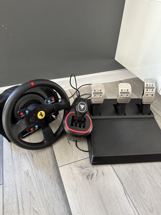 Kierownica Thrustmaster t300rs GTE Ferrari Edition.